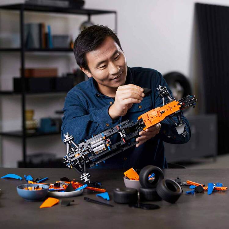 LEGO Technic McLaren Formula 1 Yarış Arabası 42141 - Yetişkinler için 2022 Araba Modeli
