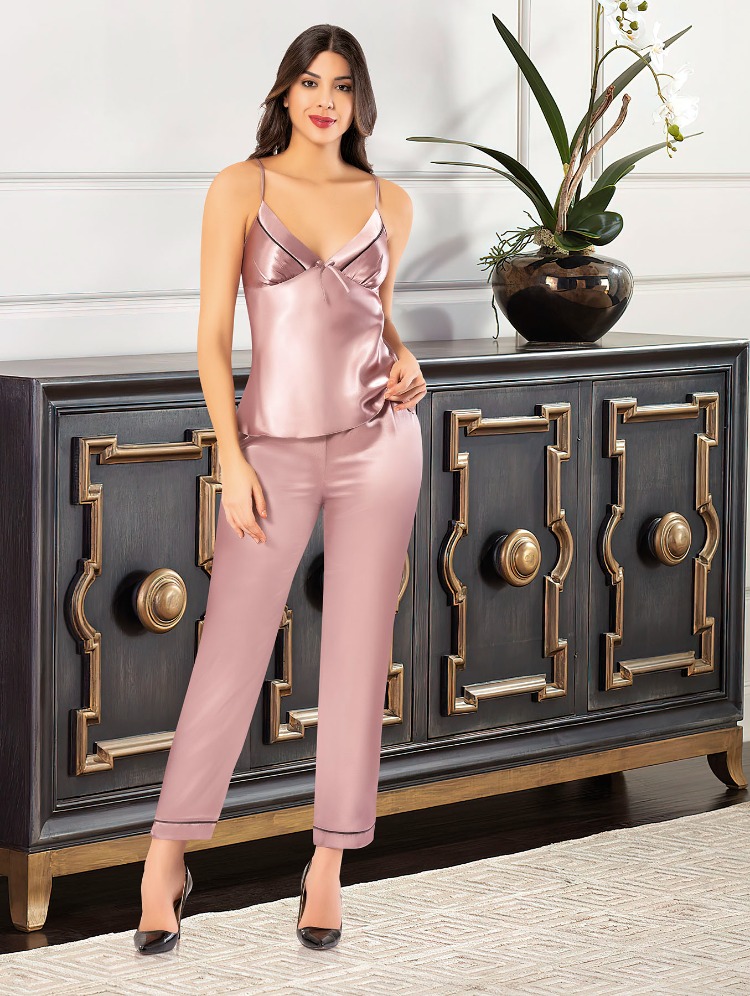 Peony Classica: Saten 3’lü Pijama ve Sabahlık Takımı (Pudra-Ekru)