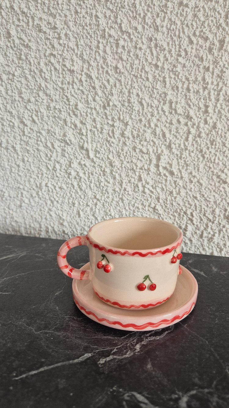 Kiraz Kahve Fincanı ve Alt Tabak