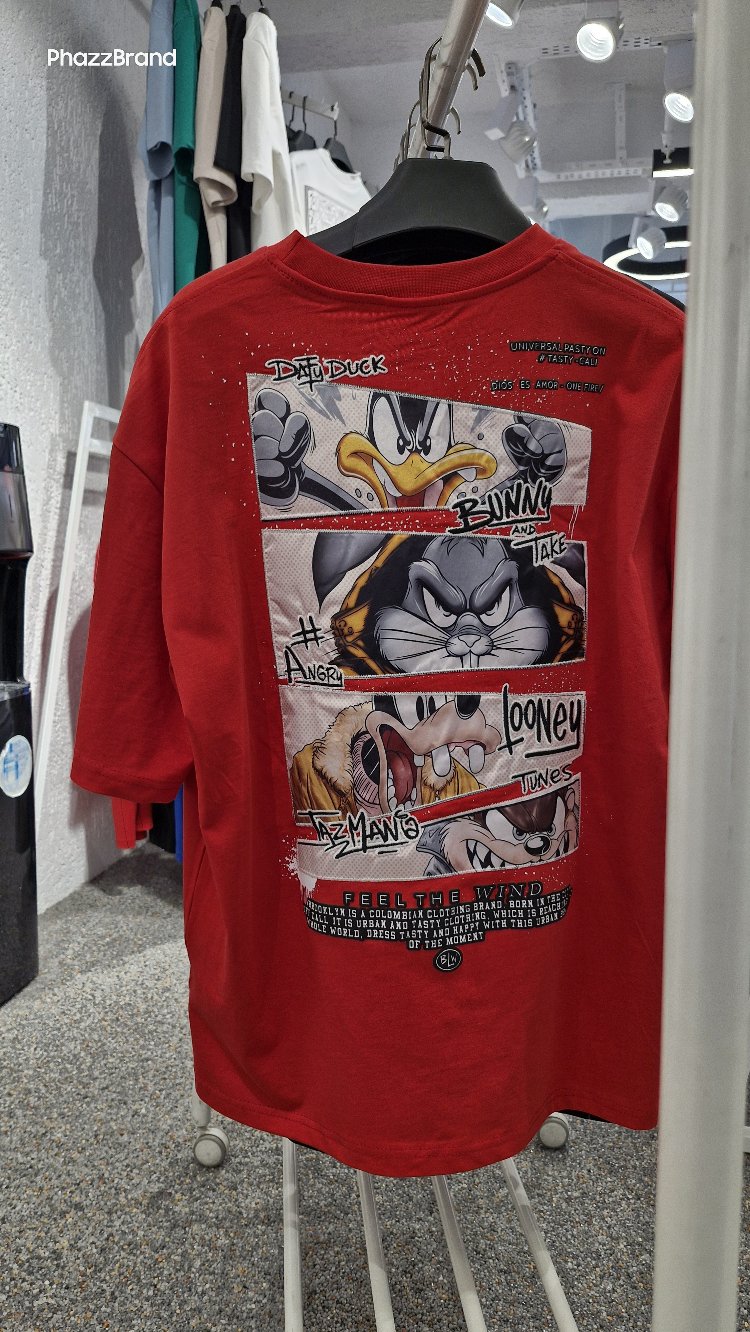 Looney Tunes Oversize Kırmızı Tişört – Daffy Duck & Bugs Bunny Baskılı Streetwear
