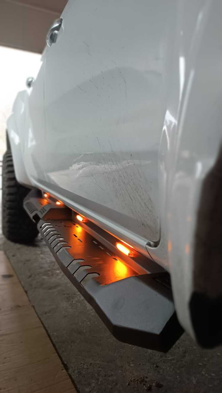 Mitsubişhi L200 Uyumlu Lazer Kesim Yan Çelik Basamak Kareli Model