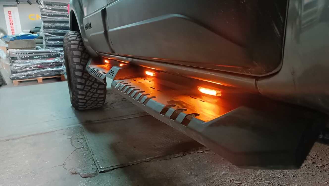 Nissan Navara Uyumlu Lazer Kesim Yan Çelik Basamak Kareli Model