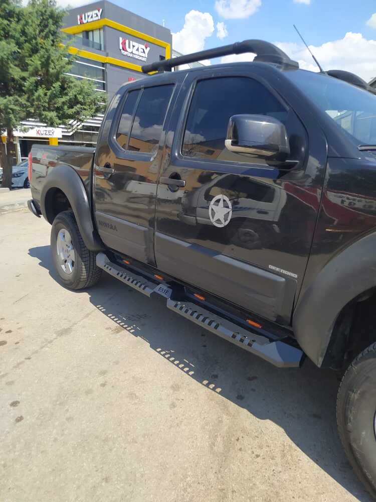 Nissan Navara D40 Uyumlu Lazer Kesim Çelik Yan Basamak Kareli Model