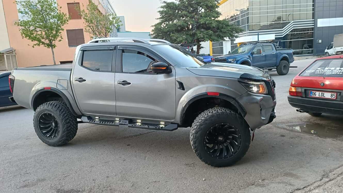 Nissan Navara Uyumlu Lazer Kesim Yan Çelik Basamak Kareli Model