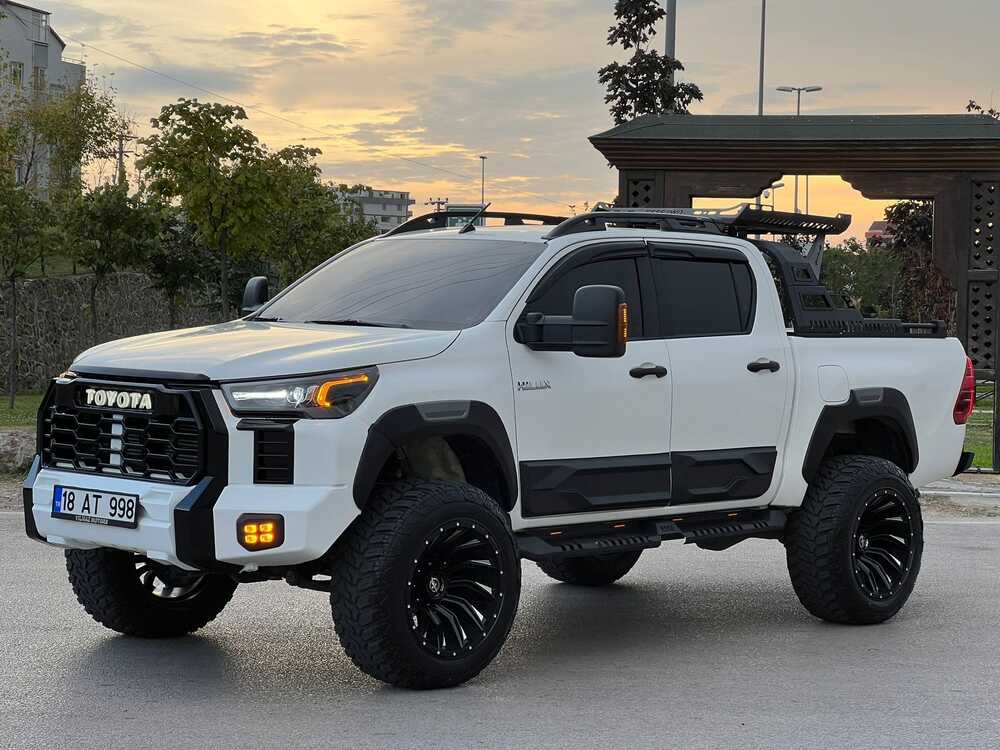 Toyota Hilux Uyumlu Lazer Kesim Çelik Yan Basamak Kareli Model