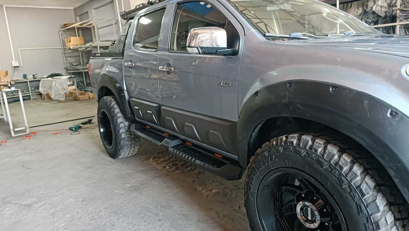 Isuzu Dmax Uyumlu Lazer Kesim Yan Çelik Basamak Kareli Model 