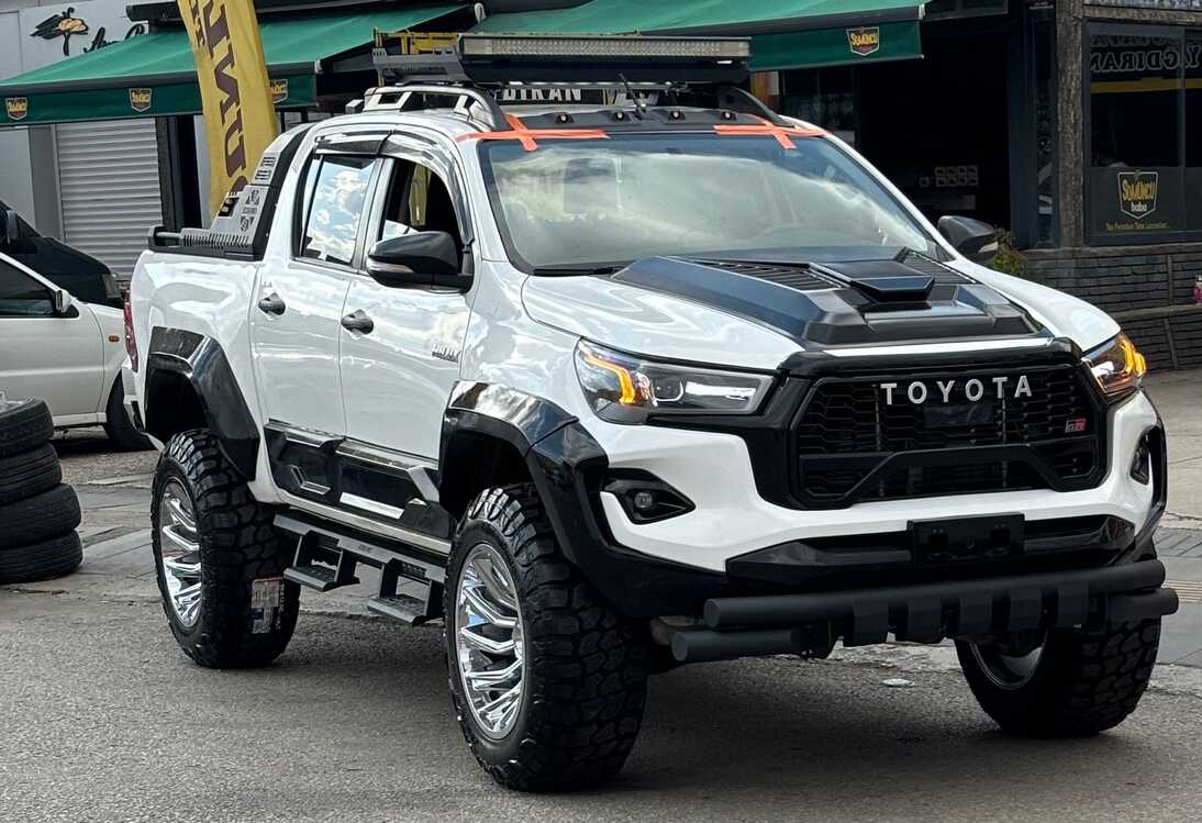 Toyota Hilux Uyumlu Lazer Kesim Yan Çelik Basamak Çift Ayaklı