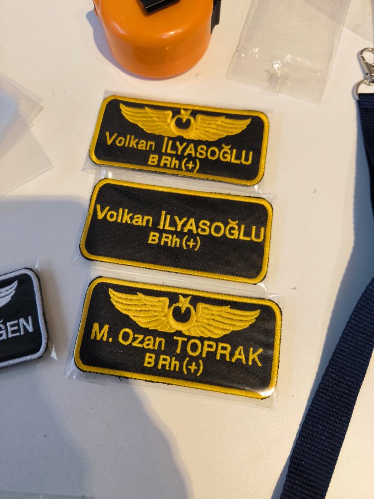PİLOT İSİMLİK / Siyah Zemin Sarı Çerçeve 