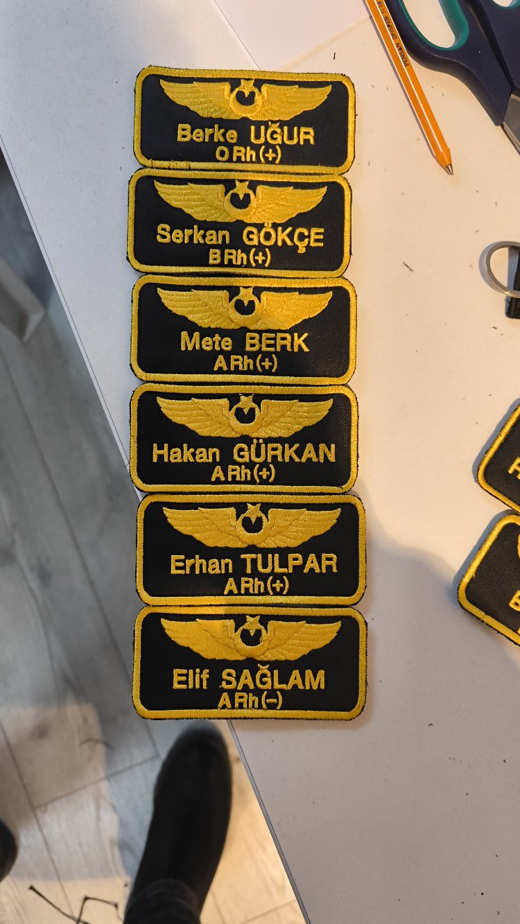PİLOT İSİMLİK / Siyah Zemin Sarı Çerçeve 