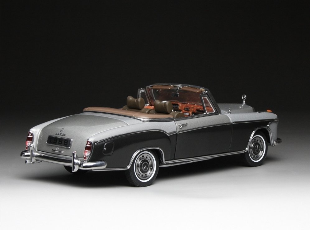1/18 Sunstar 1960 Mercedes-Benz 220 SE 220SE Cabriolet (Silver Grey)