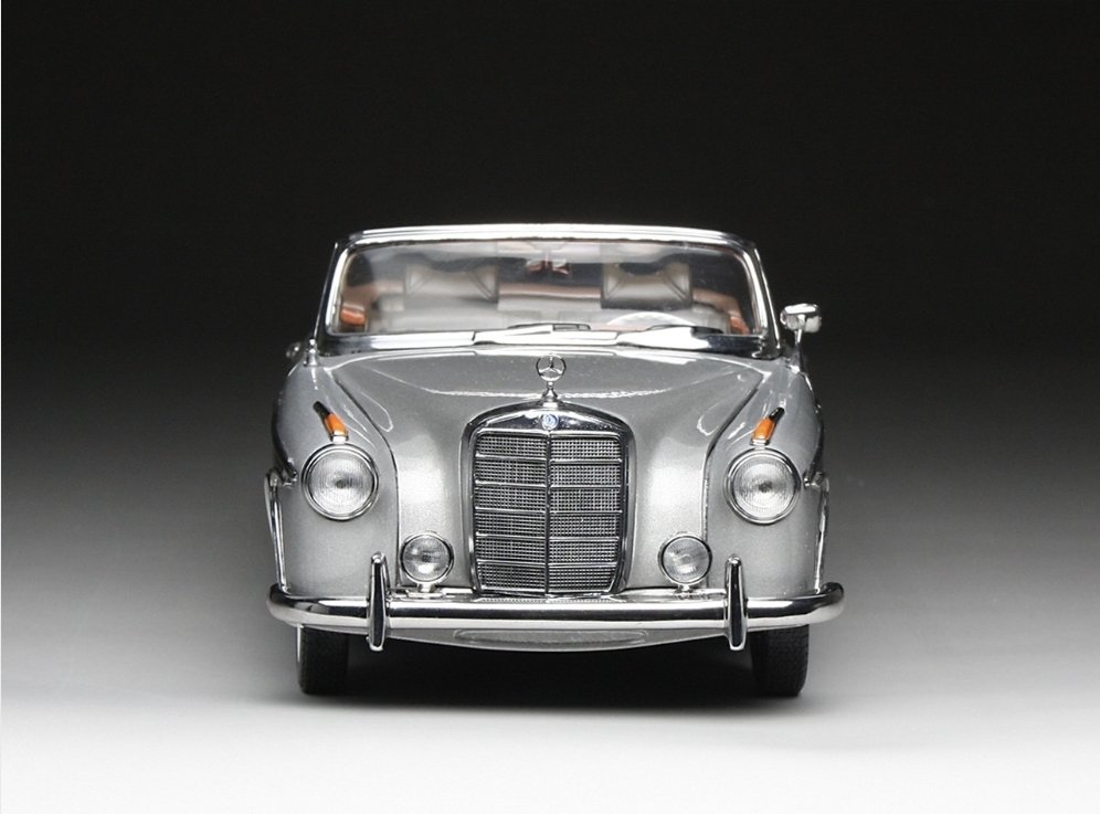 1/18 Sunstar 1960 Mercedes-Benz 220 SE 220SE Cabriolet (Silver Grey)