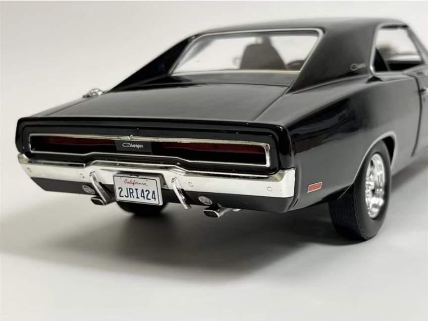 1:18 GREENLIGHT 1970 DODGE CHARGER WITH BLOWN ENGiNE