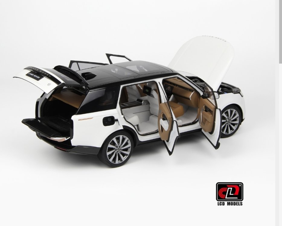 1:18 LCD Model 2022 Land Rover Range Rover SV