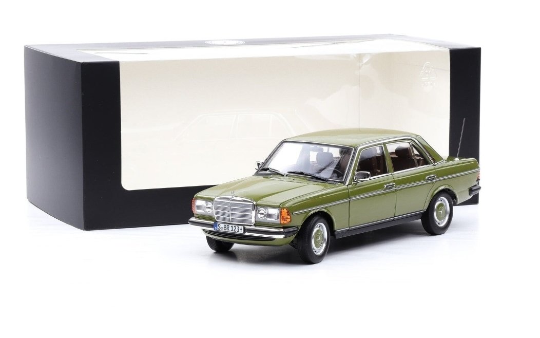 MERCEDES BENZ E CLASS 200 W123 AGAVE GREEN
1976