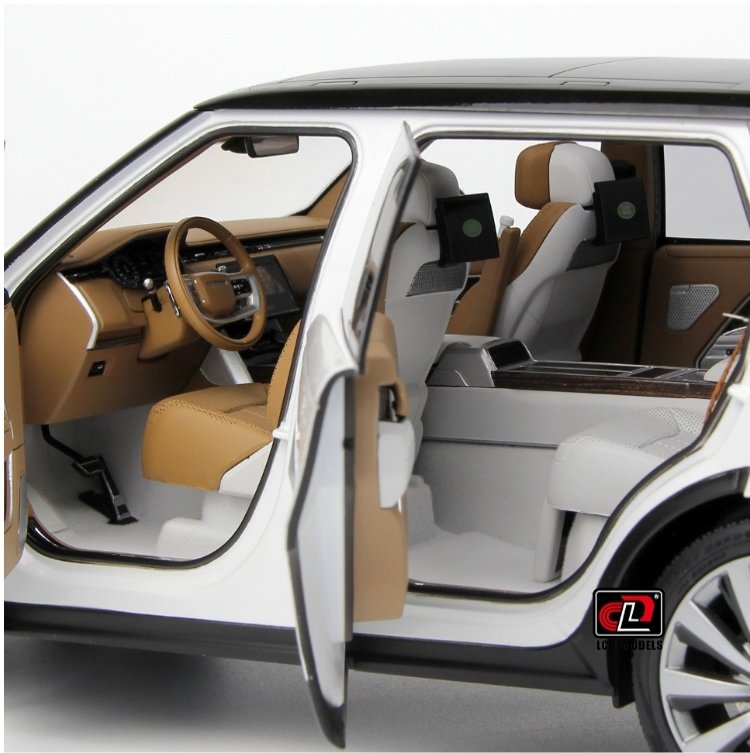 1:18 LCD Model 2022 Land Rover Range Rover SV