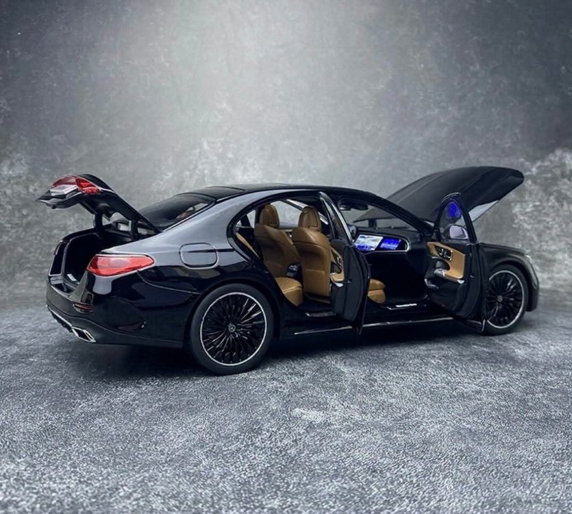 iSCALE 1/18 SCALE MERCEDES-BENZ E-KLASSE E450 W214
BLACK