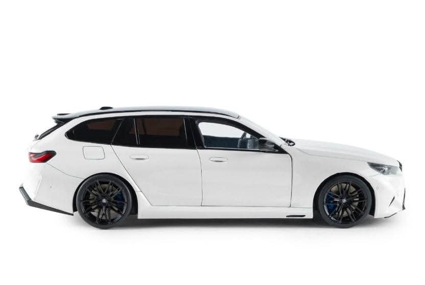 BMW M5 TOURING - ALP BEYAZI DÜZ RENK 2025