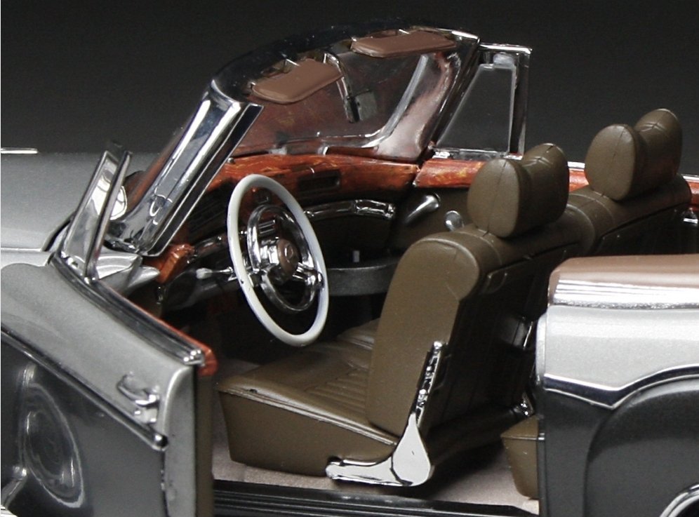 1/18 Sunstar 1960 Mercedes-Benz 220 SE 220SE Cabriolet (Silver Grey)