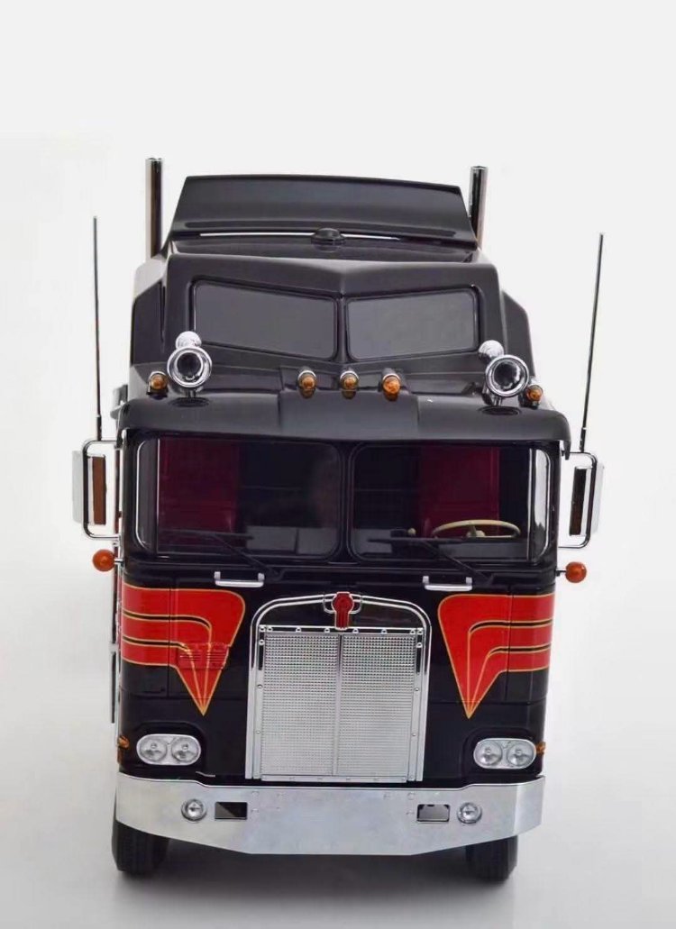 ROAD KINGS - 1976 KENWORTH K100 AERODYNE BLACK WITH RED 1:18 SCALE