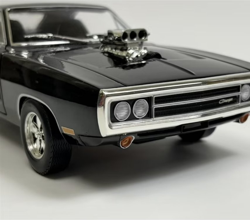 1:18 GREENLIGHT 1970 DODGE CHARGER WITH BLOWN ENGiNE