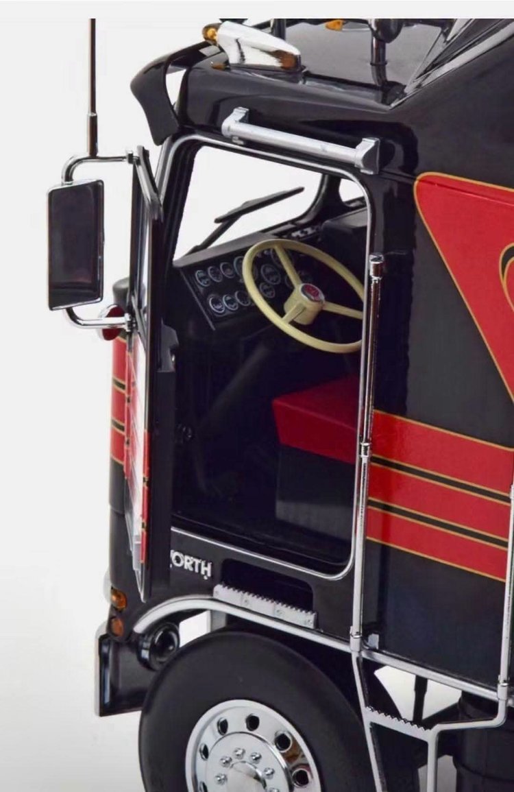 ROAD KINGS - 1976 KENWORTH K100 AERODYNE BLACK WITH RED 1:18 SCALE