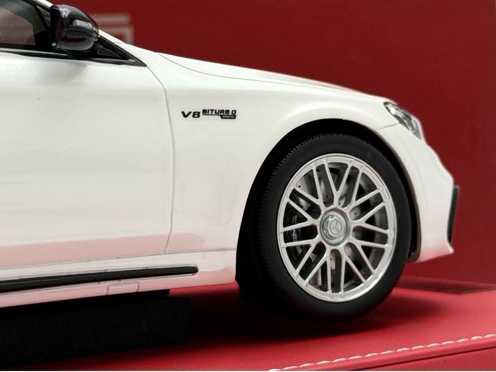 Mercedes-Benz S63 AMG W222 White -
MK Miniatures CASELI & 30 / 20 LİMİTLİ