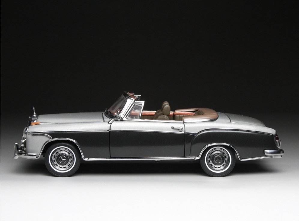 1/18 Sunstar 1960 Mercedes-Benz 220 SE 220SE Cabriolet (Silver Grey)