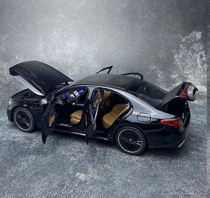 iSCALE 1/18 SCALE MERCEDES-BENZ E-KLASSE E450 W214
BLACK
