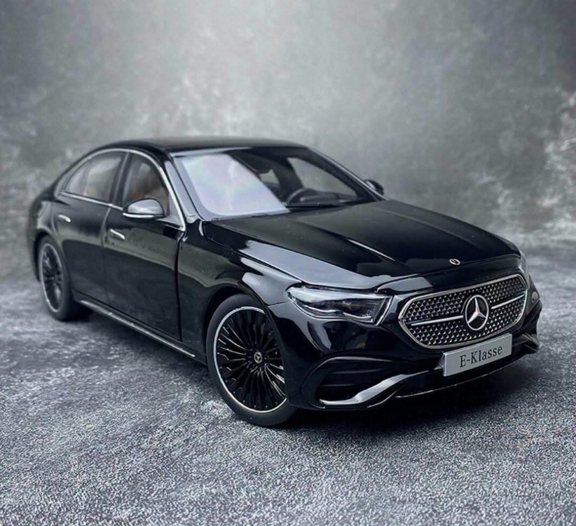 iSCALE 1/18 SCALE MERCEDES-BENZ E-KLASSE E450 W214
BLACK