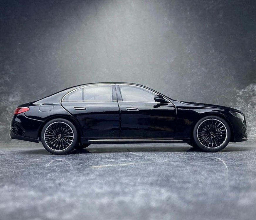 iSCALE 1/18 SCALE MERCEDES-BENZ E-KLASSE E450 W214
BLACK
