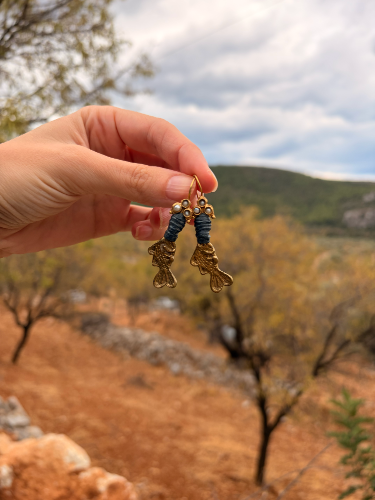 El Yapımı İnci Detaylı Pirinç Balık Küpe