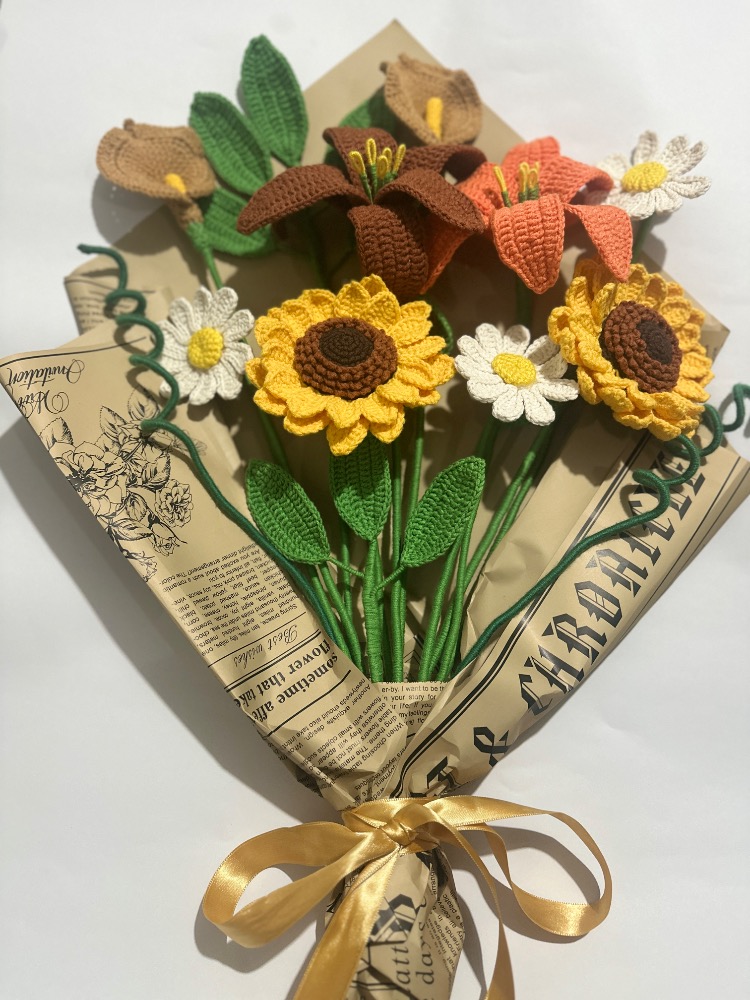 pastel turuncu tonlarında örgü çiçek buketi