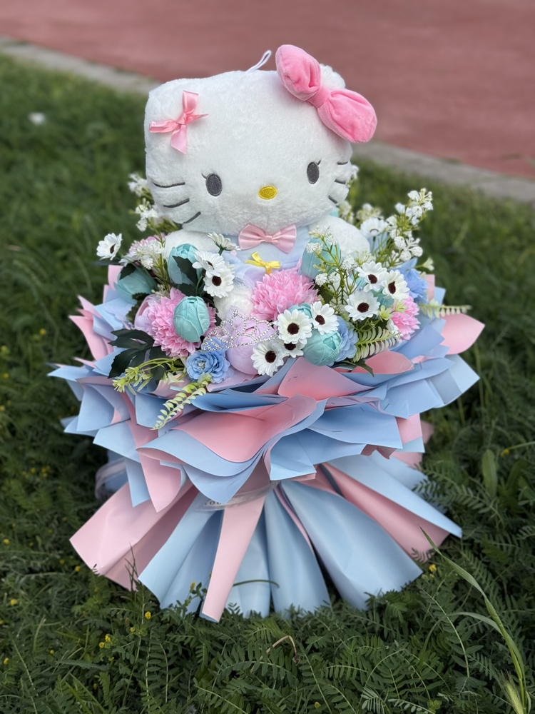 Hello Kitty özel tasarım büyük boy mix çiçek buketi 