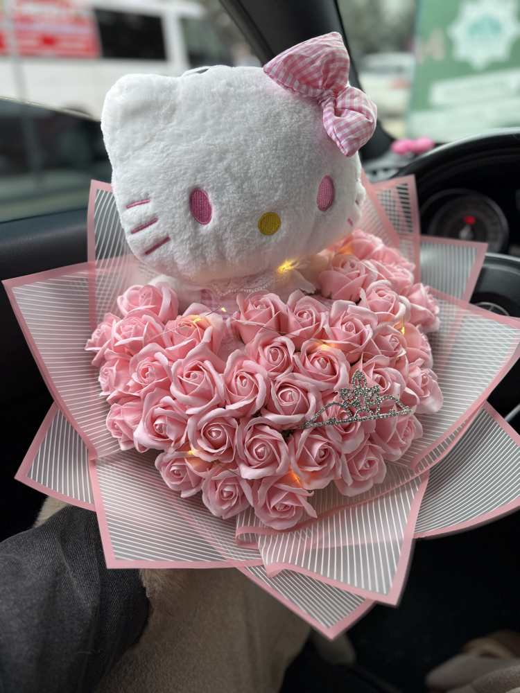 Büyük boy Özel tasarım Hellokitty kokulu solmayan gül buketi