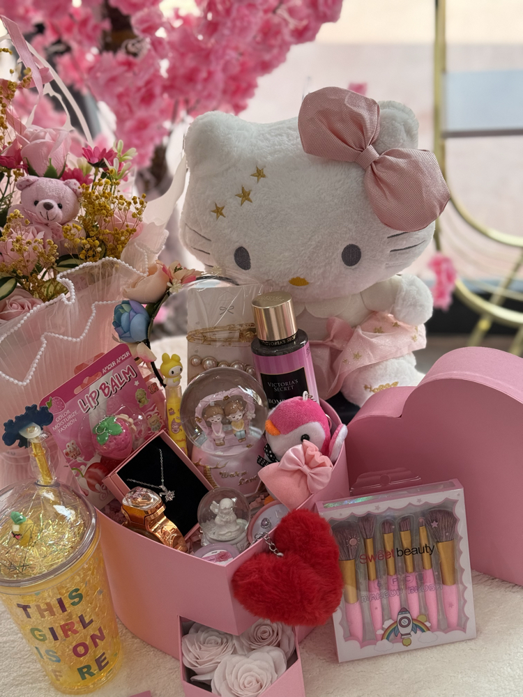 Hello Kitty kalp serisi 