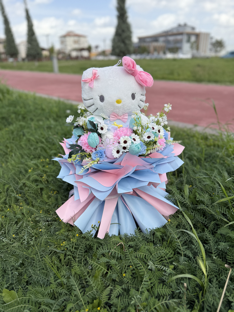Hello Kitty özel tasarım büyük boy mix çiçek buketi 