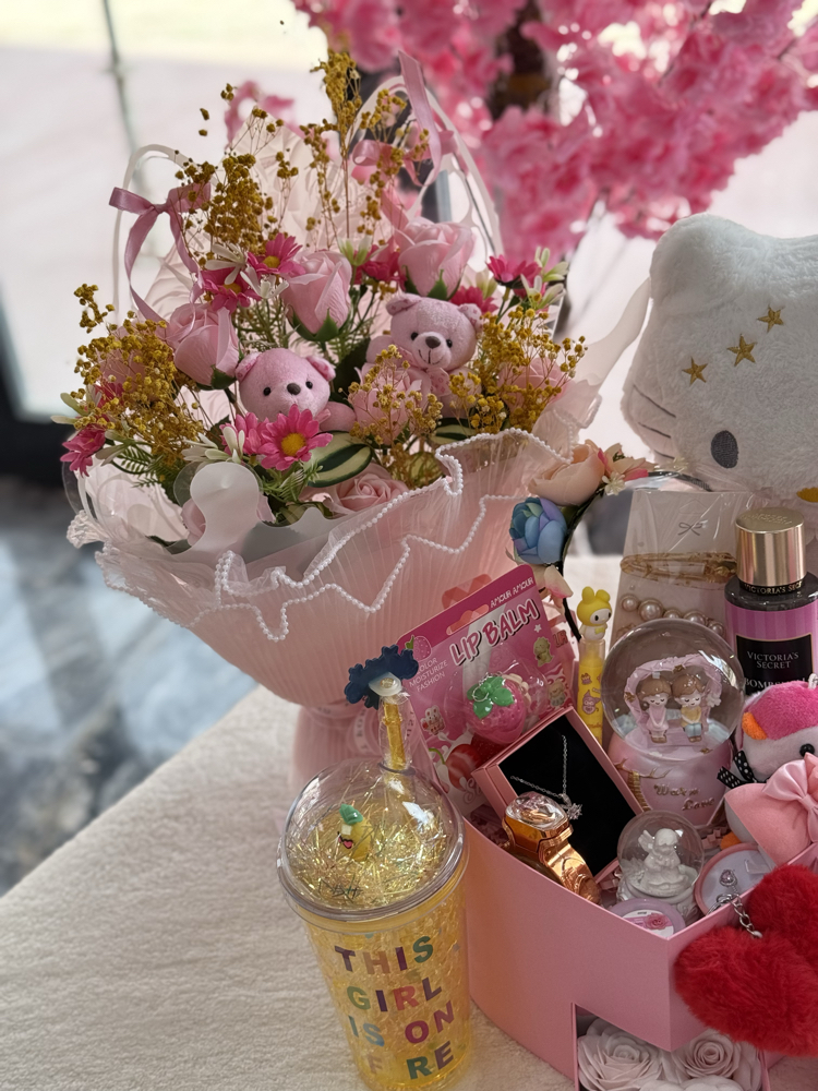 Hello Kitty kalp serisi 