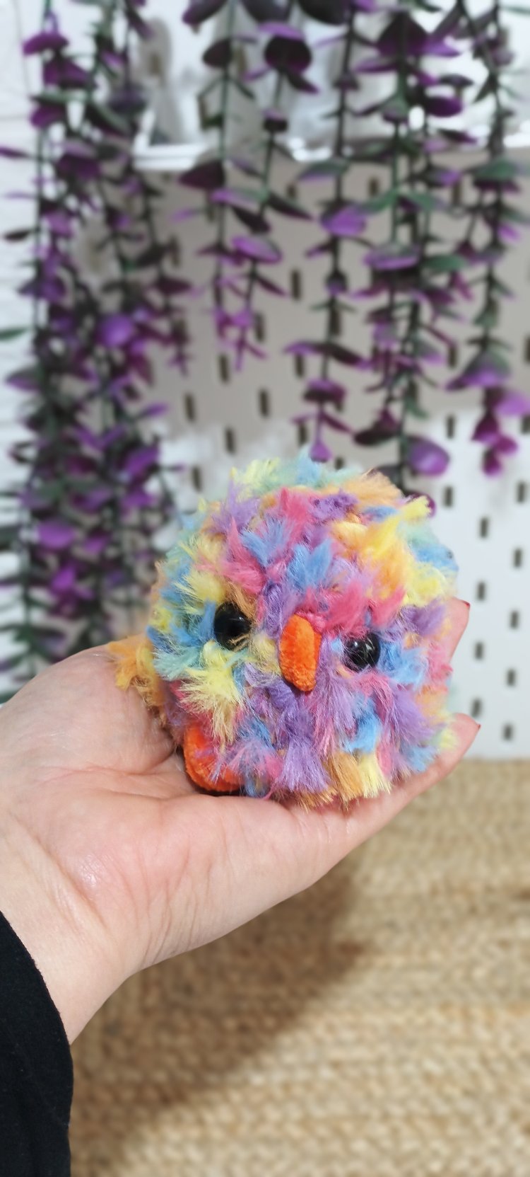 renkli peluş kuş