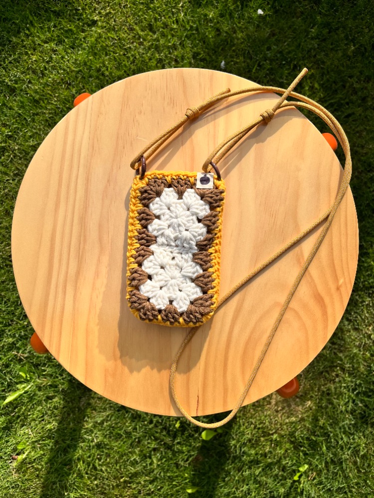 Caramel Macchiato • phone pocket