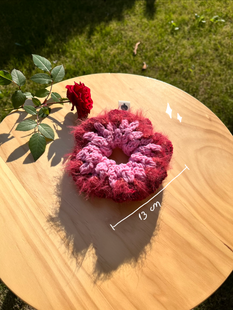 Rosa • scrunchie