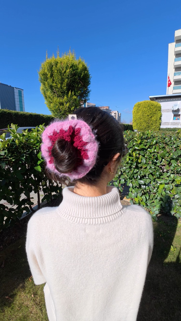 Vita • scrunchie