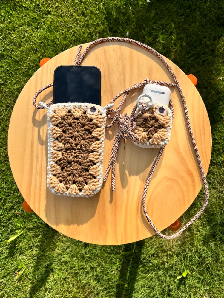 White Chocolate Mocha • phone pocket