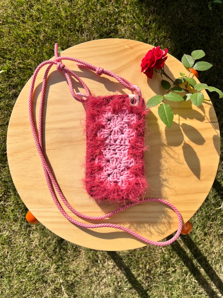 Rosa • phone pocket