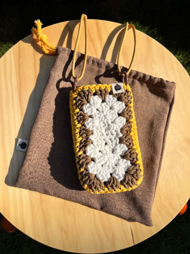 Caramel Macchiato • phone pocket