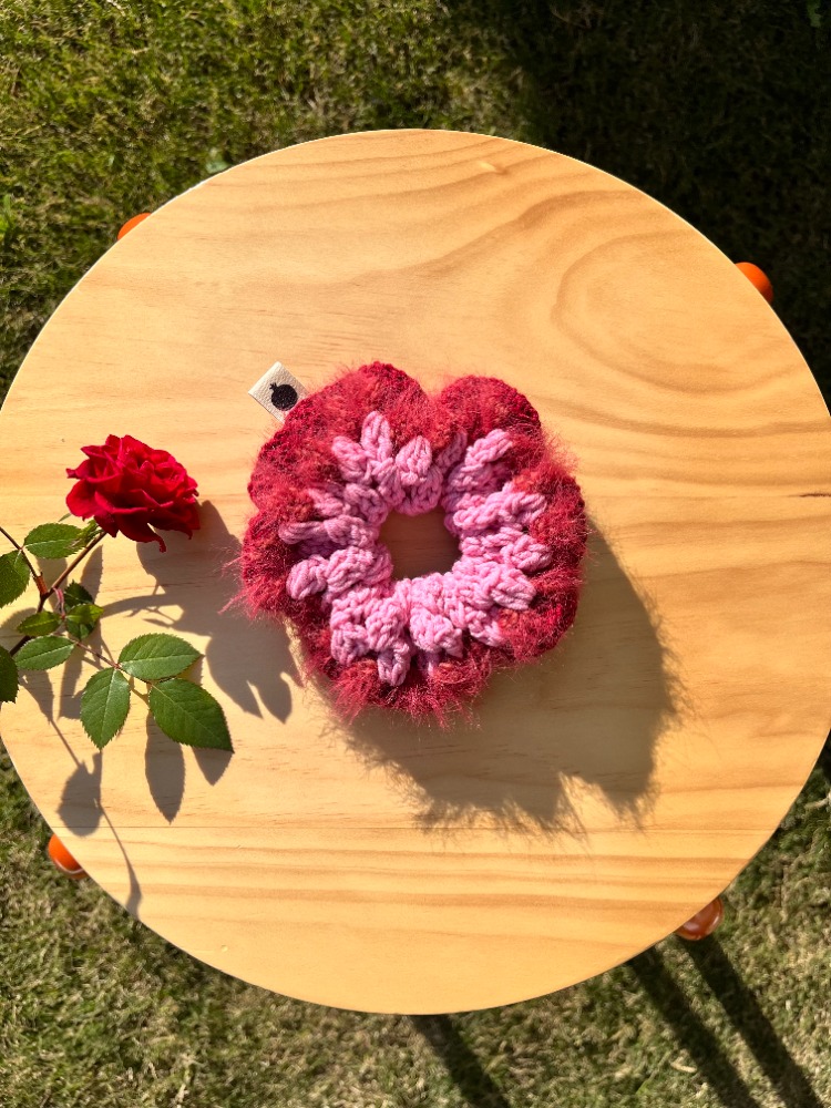 Rosa • scrunchie