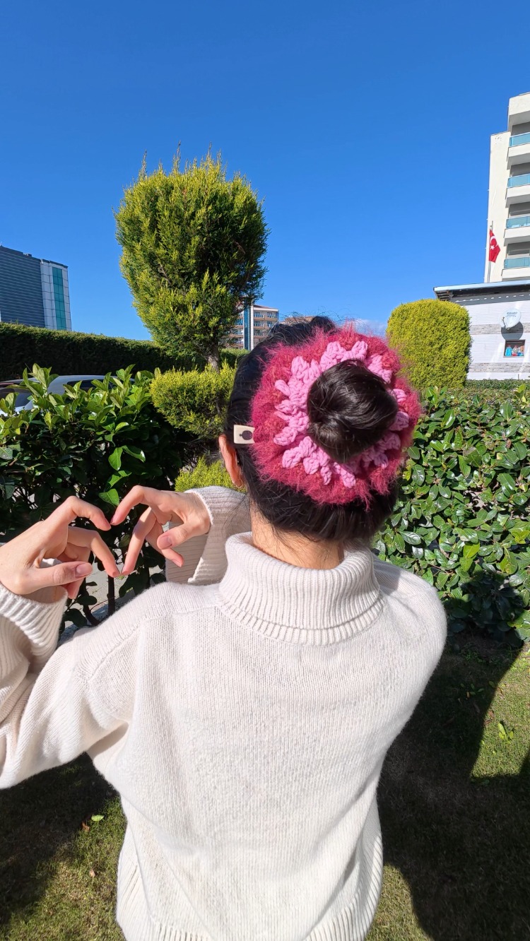Rosa • scrunchie