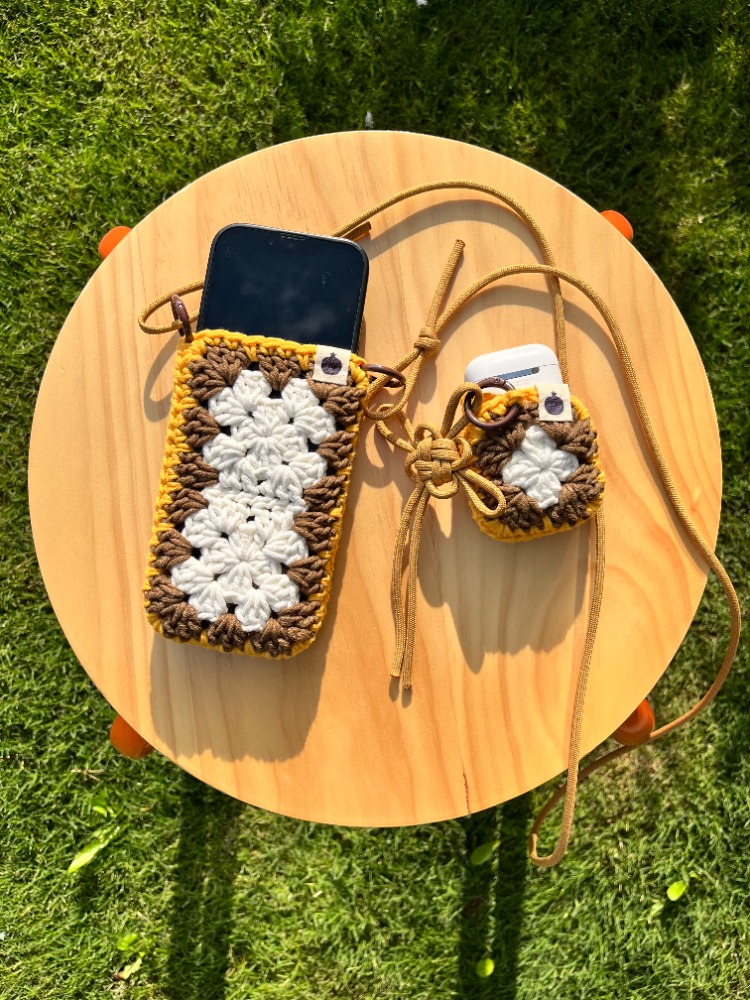 Caramel Macchiato • phone pocket