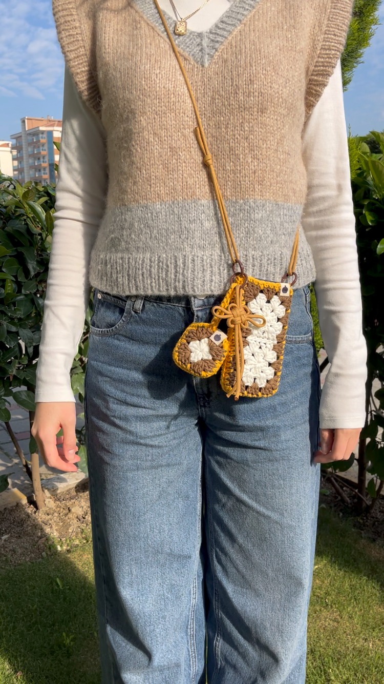 Caramel Macchiato • phone pocket