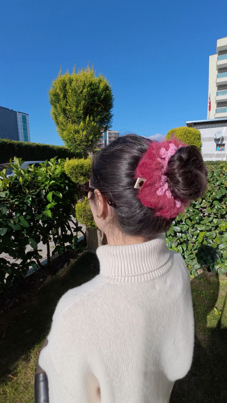 Rosa • scrunchie
