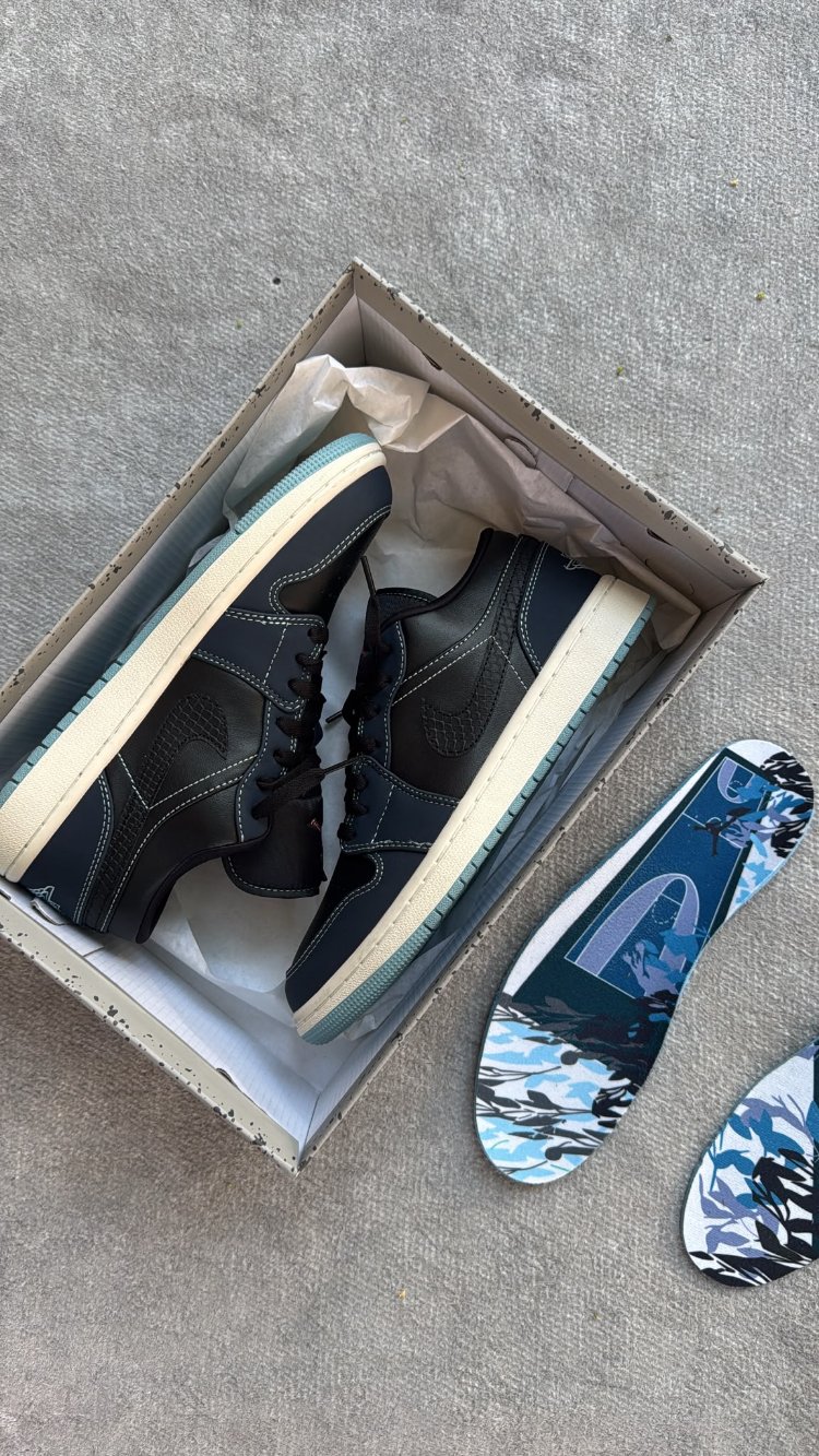 Nike Air Jordan 1 Low SE "Black Dark Obsidian